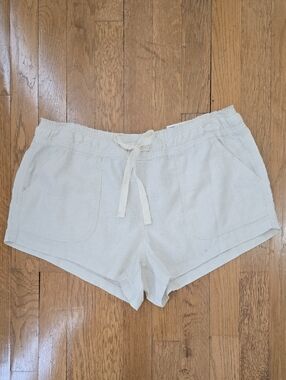 SO BRAND WOMEN'S JUNIOR SIZE "WHITE OAK" WHITE PULL-ON SHORTS SIZE LARGE